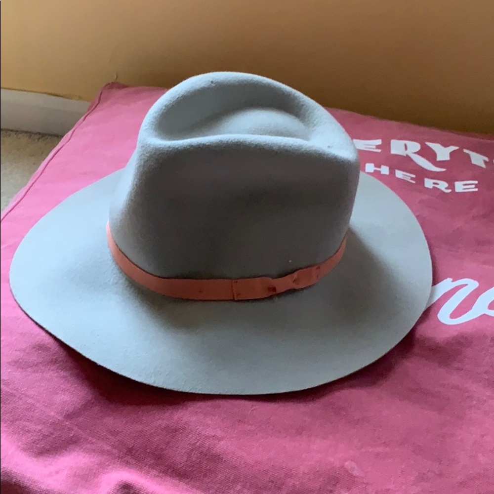 100 % wool hat